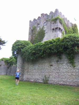 200607031126-PICT0464-CloghanCastleMarnie.jpg