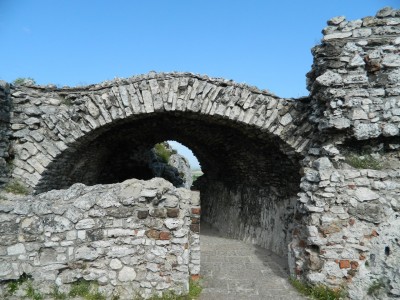 201205230917-Ogrodzieniec_Castle-DSCN0307.jpg