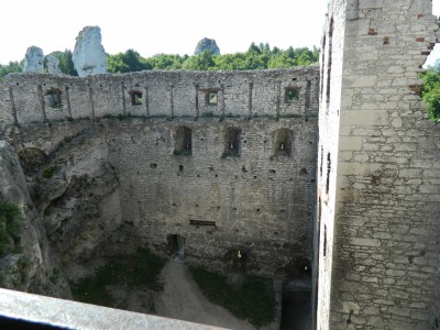 201205230922-Ogrodzieniec_Castle-DSCN0310.jpg