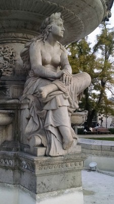 201511101509-00151-IMG-BudapestFountain.jpg