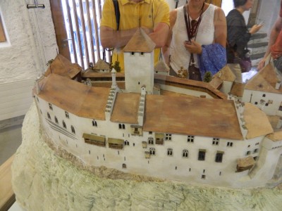201508171326-00034-DSCN2309-ChillonModel.jpg