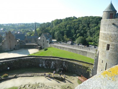 201509091052-00352-DSCN3433-Fougeres.jpg