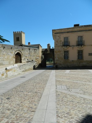 201606081520-00099-DSCN4404_Castle_Zamora.jpg