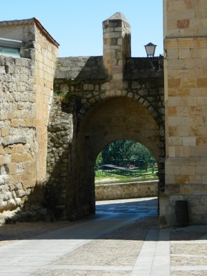 201606081520-00101-DSCN4406_Castle_Zamora.jpg