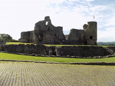 201708221035-00194-DSCN5097_Rhuddlan_Castle.jpg