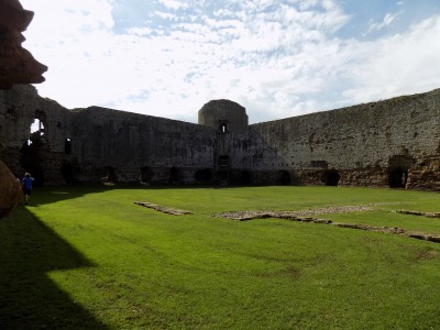 201708221041-00205-DSCN5108_Rhuddlan_Castle.jpg