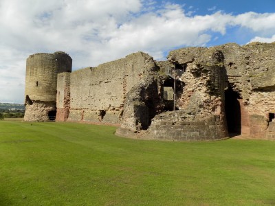 201708221045-00208-DSCN5111_Rhuddlan_Castle.jpg