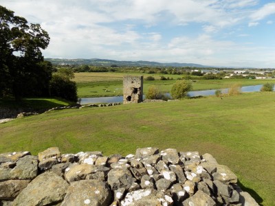 201708221047-00209-DSCN5112_Rhuddlan_Castle.jpg