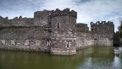 201708231504-00790-HDR_Beaumaris_Castle.jpg