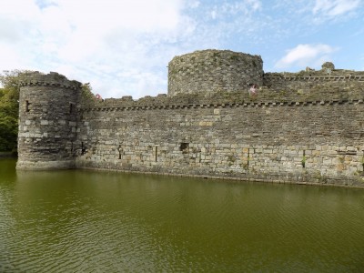 201708231557-00297-DSCN5200_Beaumaris_Castle.jpg