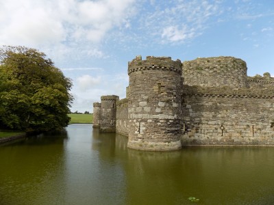 201708231557-00298-DSCN5201_Beaumaris_Castle.jpg