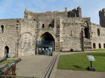 201708241045-00332-DSCN5235_Caernarfon_Castle.jpg