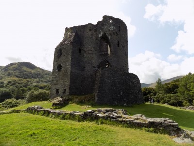 201708241225-00339-DSCN5242_Dolbadarn_Castle.jpg