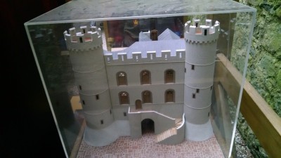 201708251024-00849-IMG_Harlech_Castle_Model.jpg