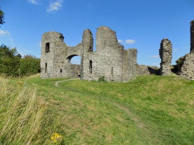 201708271612-00384-DSCN5287_Newcastle_Emlyn_Castle.jpg