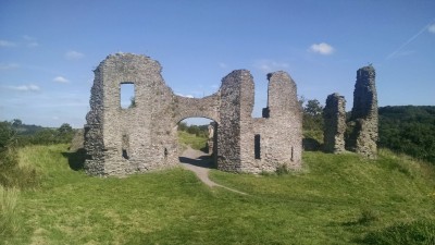 201708271614-00862-IMG_Newcastle_Emlyn_Castle.jpg