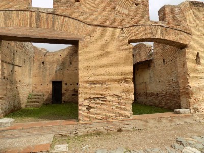 201905211000-00438-DSCN7205_Ostia_Antica.jpg