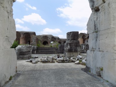 201905231308-00523-DSCN7290_Capua_amphitheater.jpg